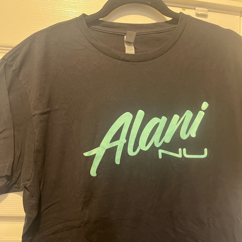 Alani Nu t shirt